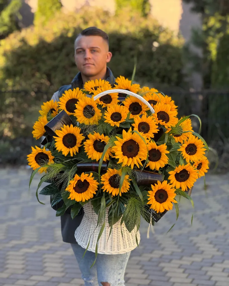 Kamil Krawcewicz florysta Różany Zakątek Kwiaciarnia Suwałki